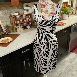 White House Black Market Dress Size 6 Fitted Black Silver Cocktail Party New